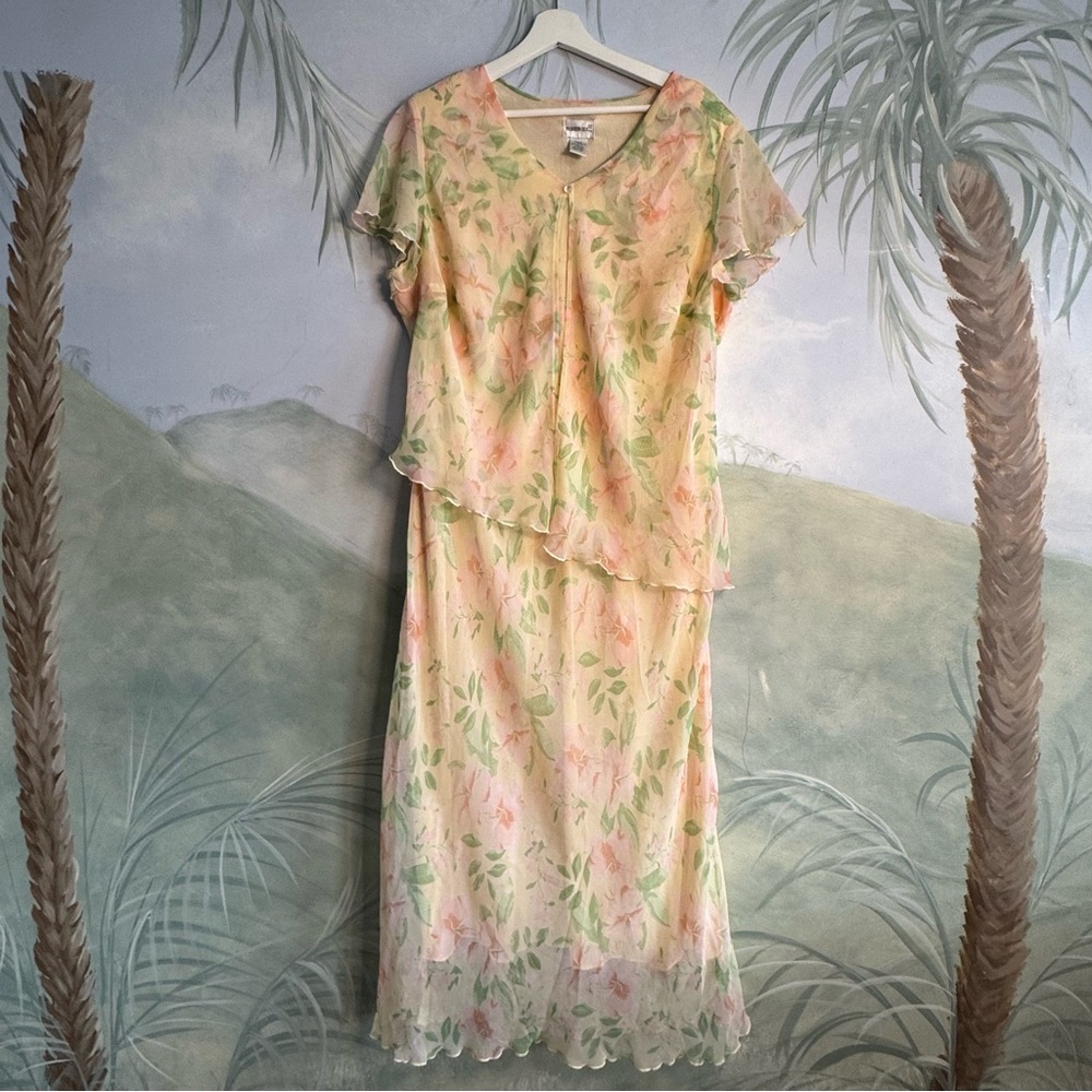 Fashion Bug Floral V-Neck Dress, size 22W, cream pink green color